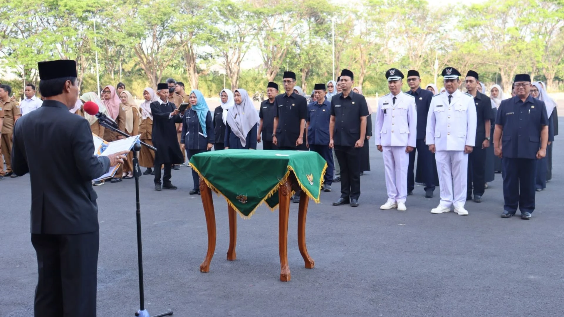 Wali Kota Cirebon Lantik 26 Pejabat Administrator dan Pengawas, Tekankan Amanah dan Kinerja