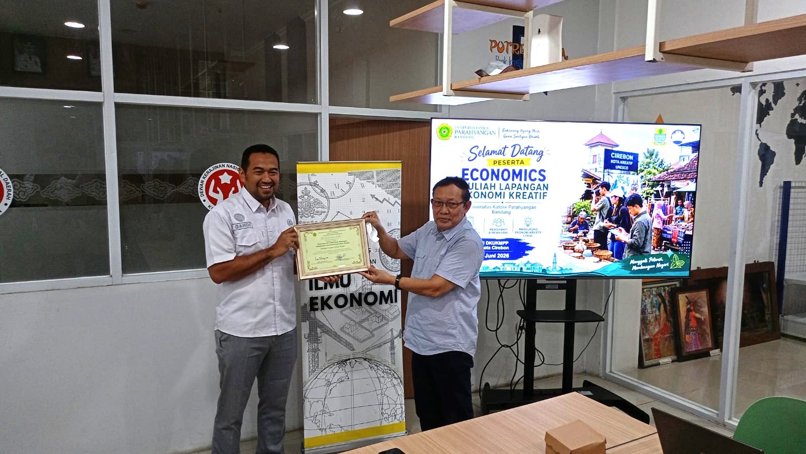 Kunjungan Universitas Katolik Parahyangan ke DKUKMPP Kota Cirebon Dalam Rangka Kuliah Lapangan