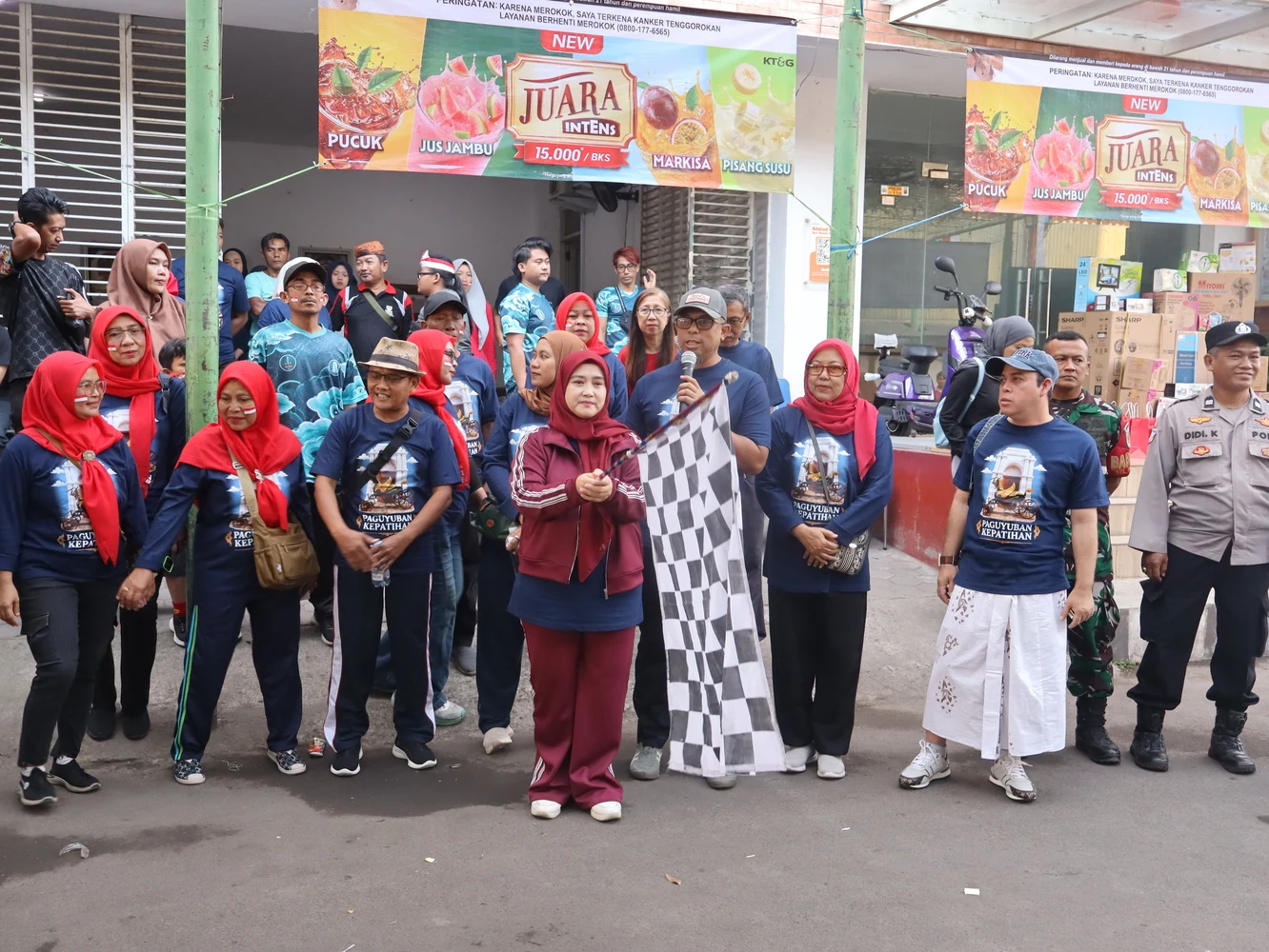 Jalan Sehat Mlampah Bareng Mama Patih Raja Muhammad Qodiran Meriahkan Kebersamaan Warga Kelurahan Pekalipan