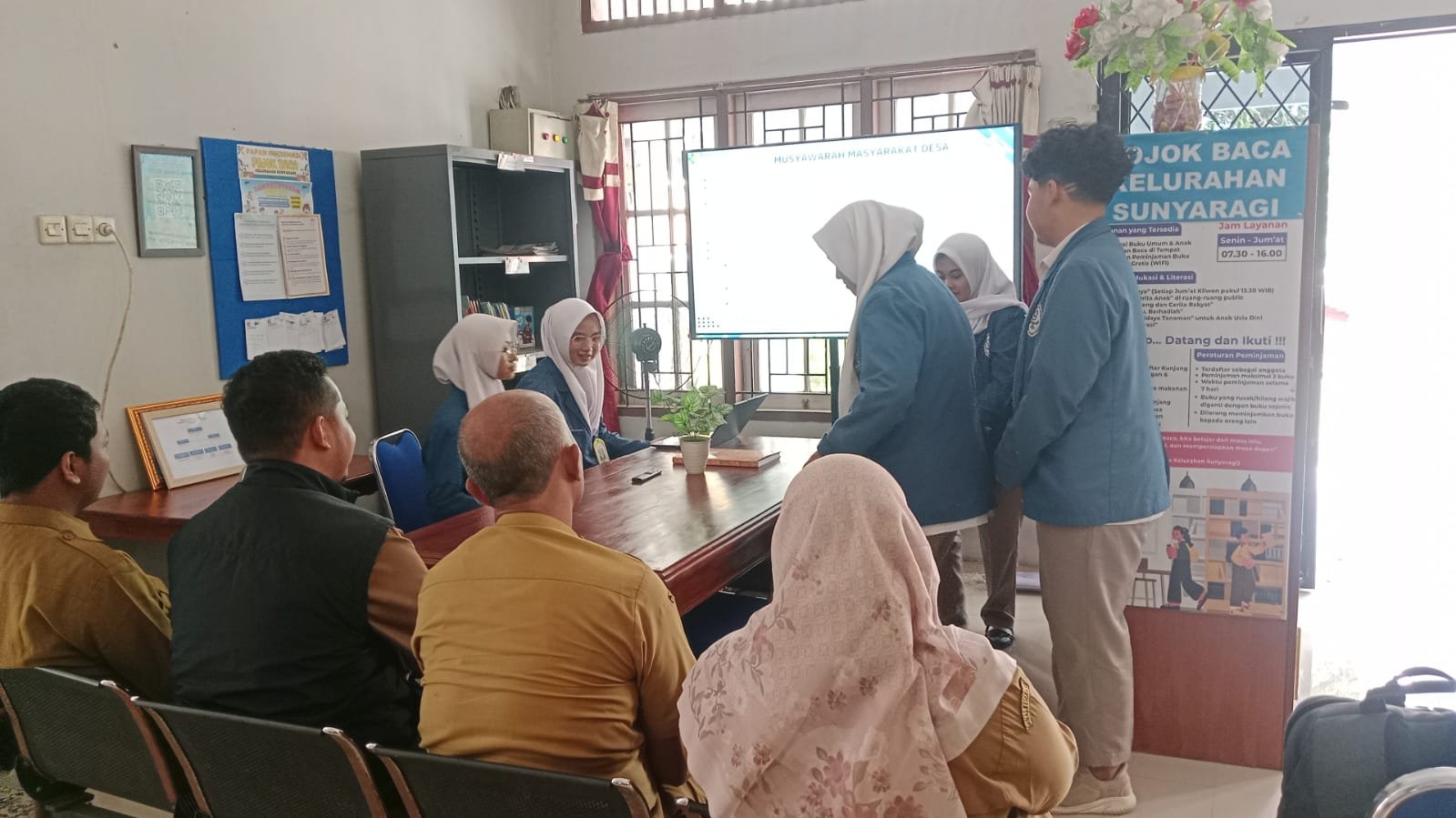 Lurah Sunyaragi Mengikuti Presentasi Praktik Kerja Lapangan Mahasiswa Prodi Gizi Cirebon Poltekes Kemenkes Tasikmalaya Kampus Cirebon