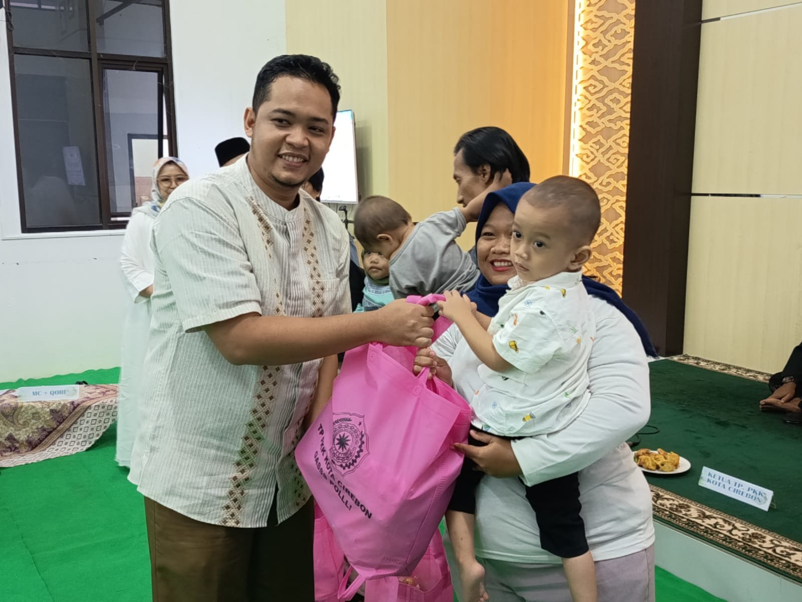 Rakor FORKOPIMCAM dan Bhakti Sosial PKK Kota Cirebon