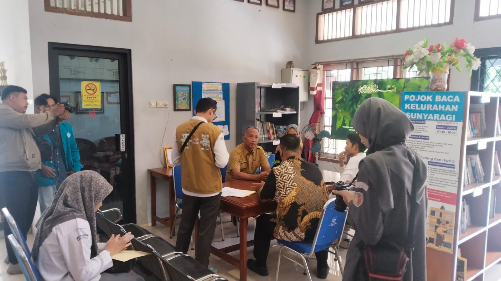 Sekretaris Lurah Menerima Komisoner KPU dan Bawaslu Kota Cirebon