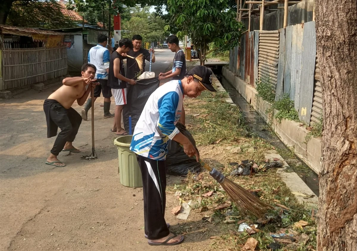 RW. 07 Karang Jalak Mekar Galakan Kerja Bakti