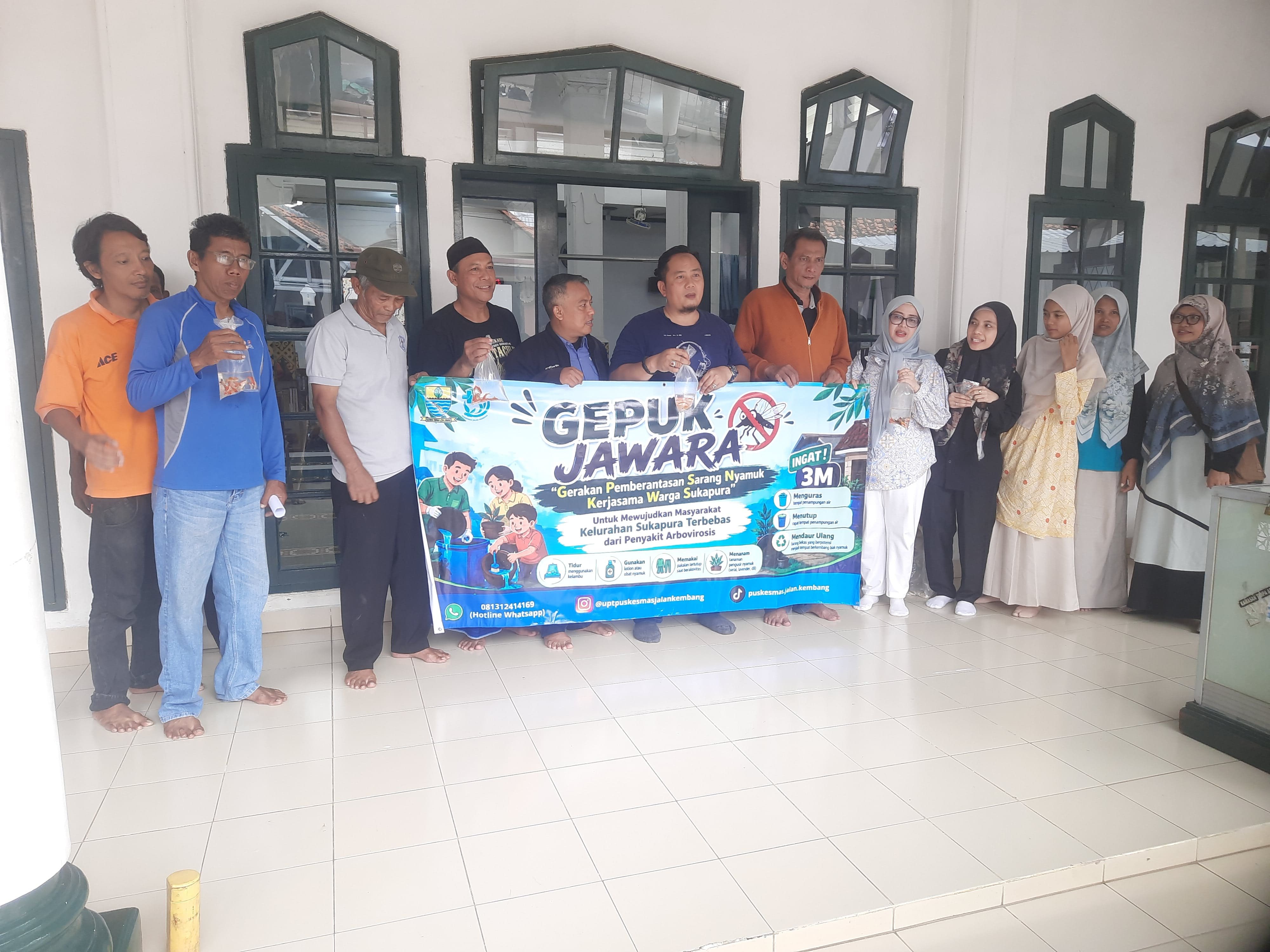 Sinergi Forkopimcam dan Warga RW 03 Sukapura dalam Kegiatan Ingsun Titip Tajug, Sapa Warga Klemprakan, dan Gepuk Jawara