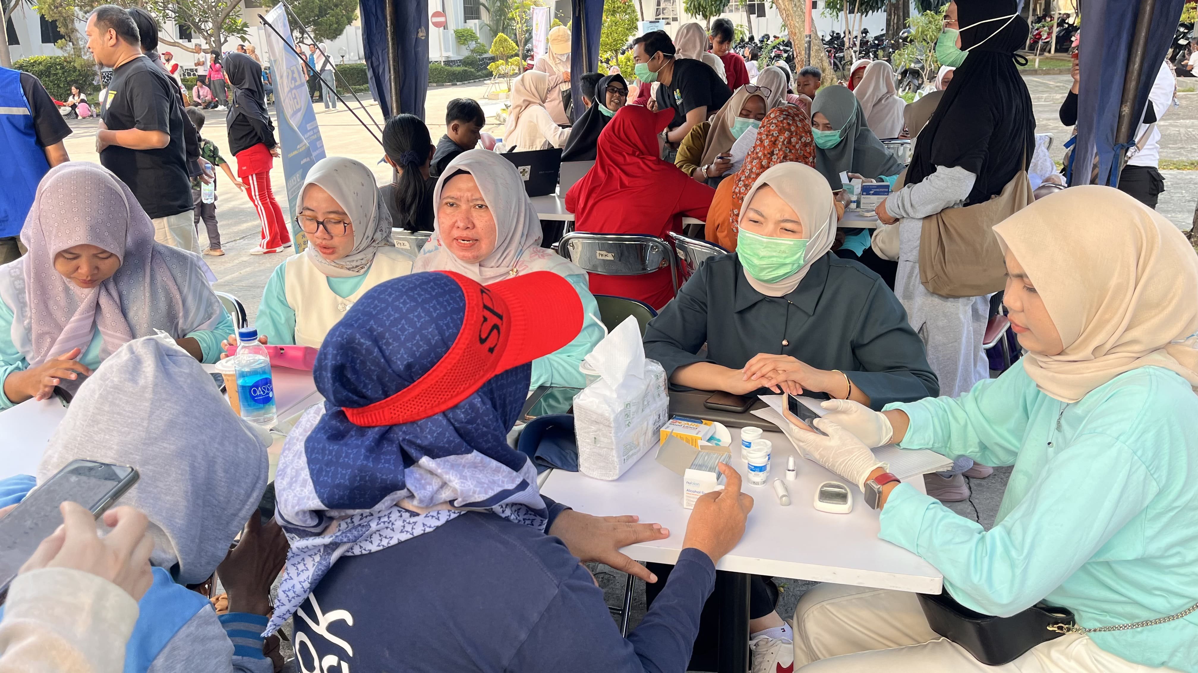 Cek Kesehatan Gratis (CKG) bersama PERWOSI Kota Cirebon dalam rangka Hari Jadi Kota Cirebon ke-599