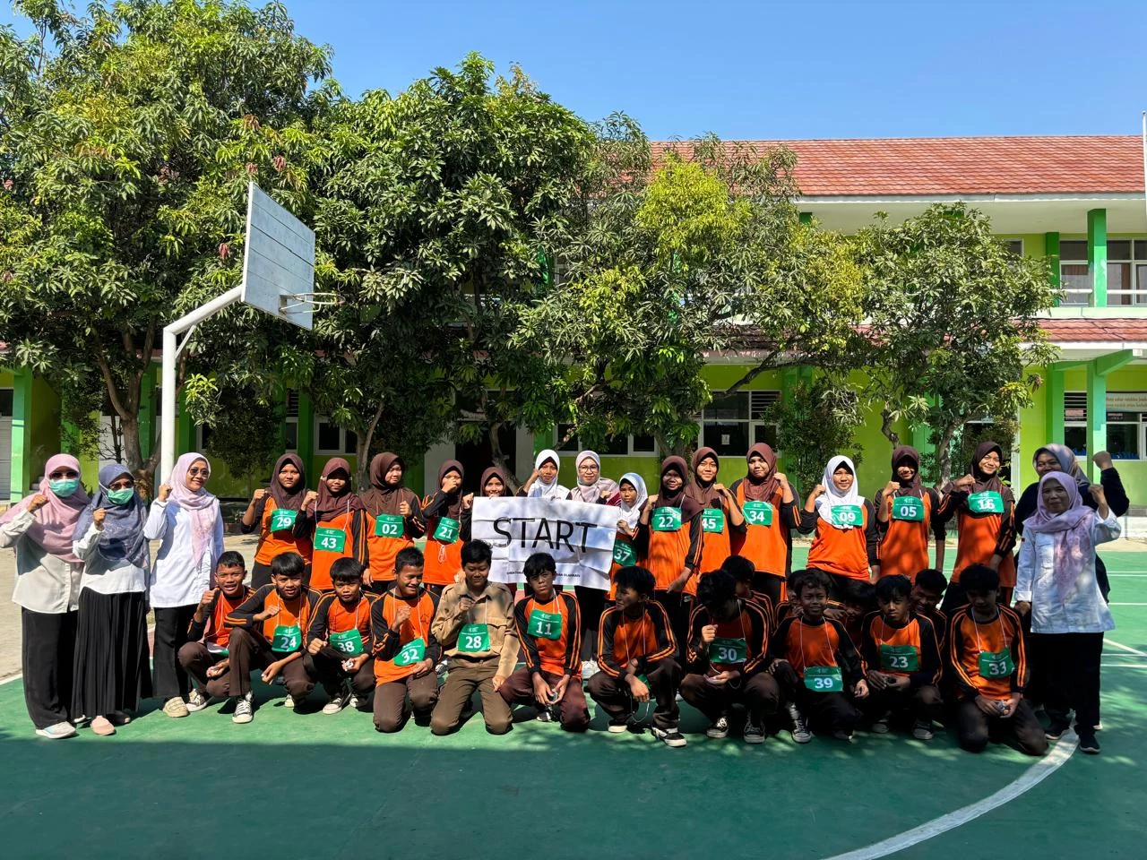 KEGIATAN KEBUGARAN JASMANI SISWA-SISWI SMPN 18 KOTA CIREBON